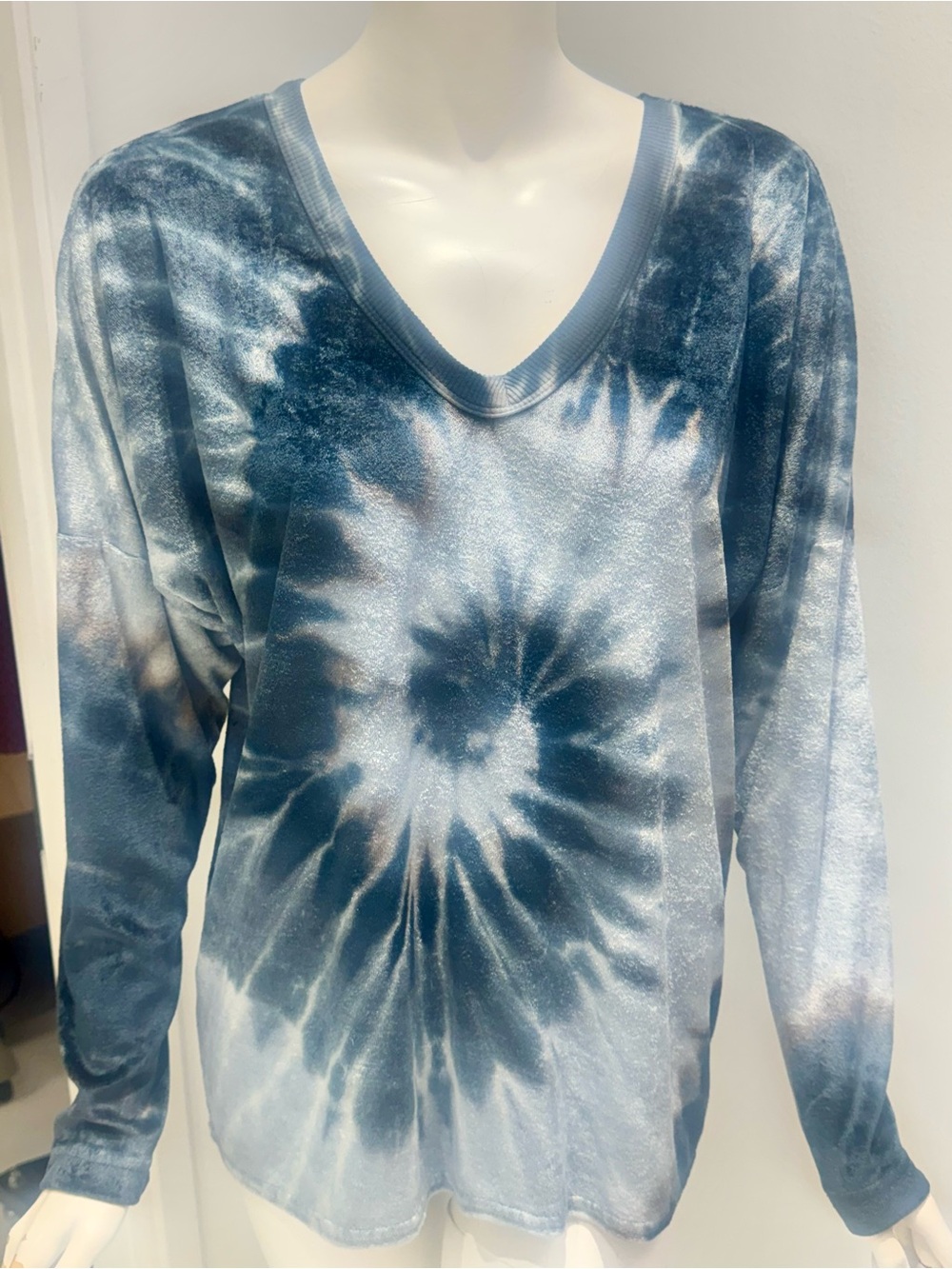 Hard Tail V Neck blue tie dye top in velour size small 
Great condition